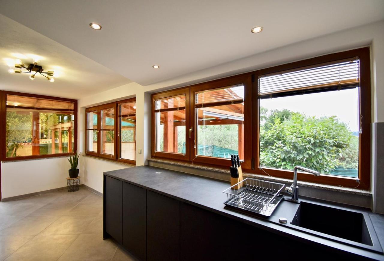 Relaxing Holiday House With Terrace Sea View Medulin Extérieur photo