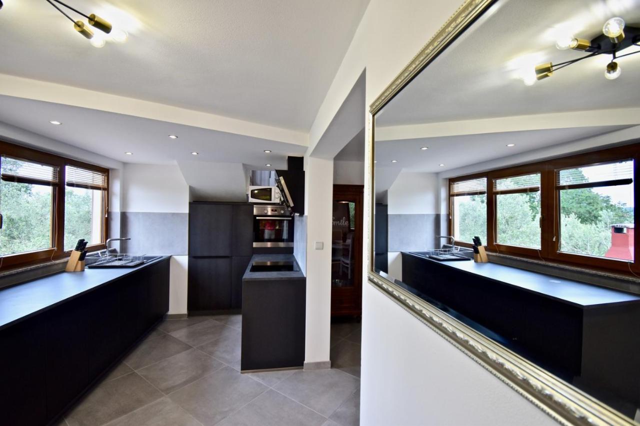 Relaxing Holiday House With Terrace Sea View Medulin Extérieur photo