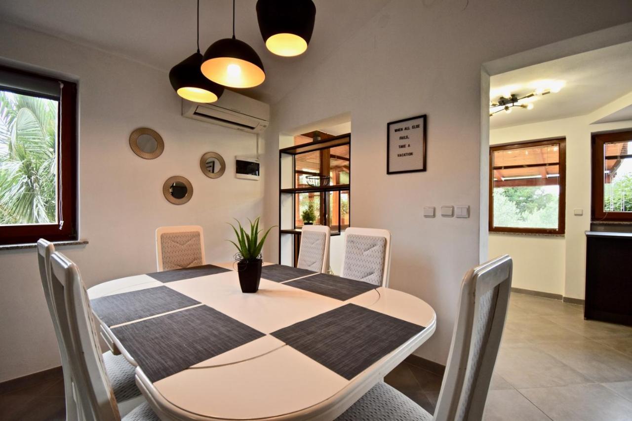 Relaxing Holiday House With Terrace Sea View Medulin Extérieur photo