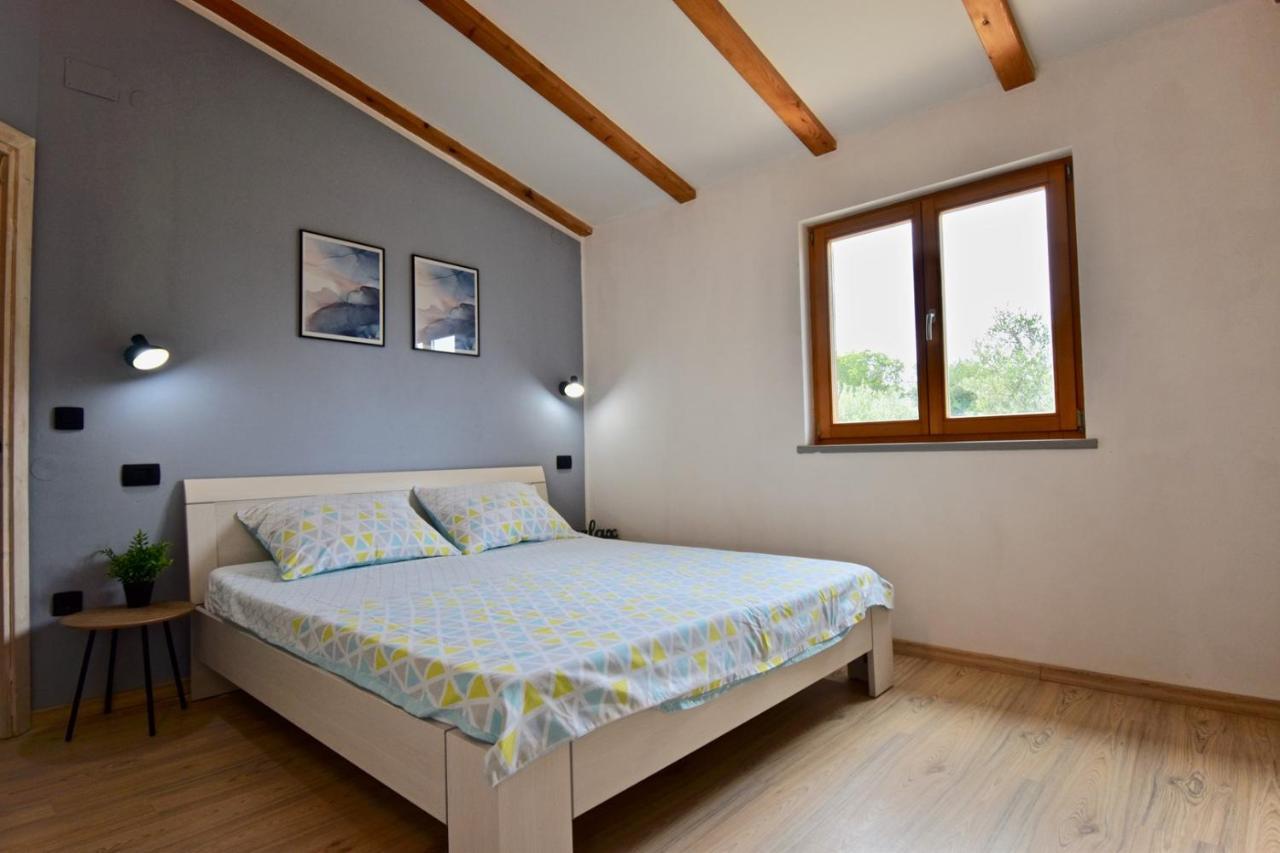 Relaxing Holiday House With Terrace Sea View Medulin Extérieur photo