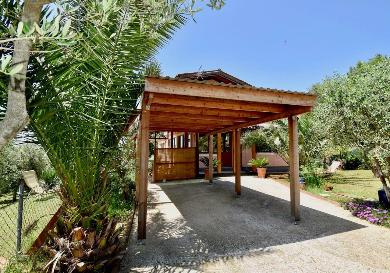 Relaxing Holiday House With Terrace Sea View Medulin Extérieur photo