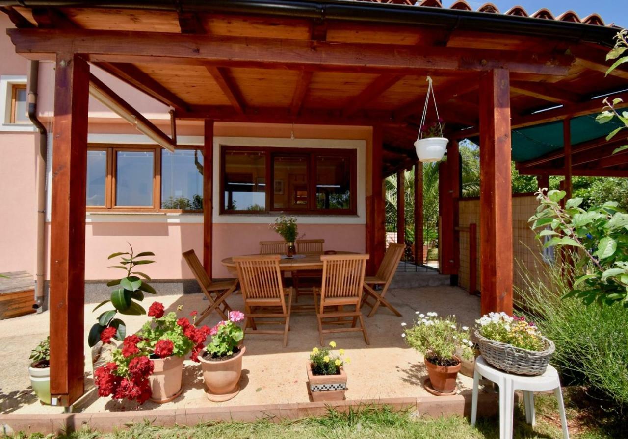 Relaxing Holiday House With Terrace Sea View Medulin Extérieur photo