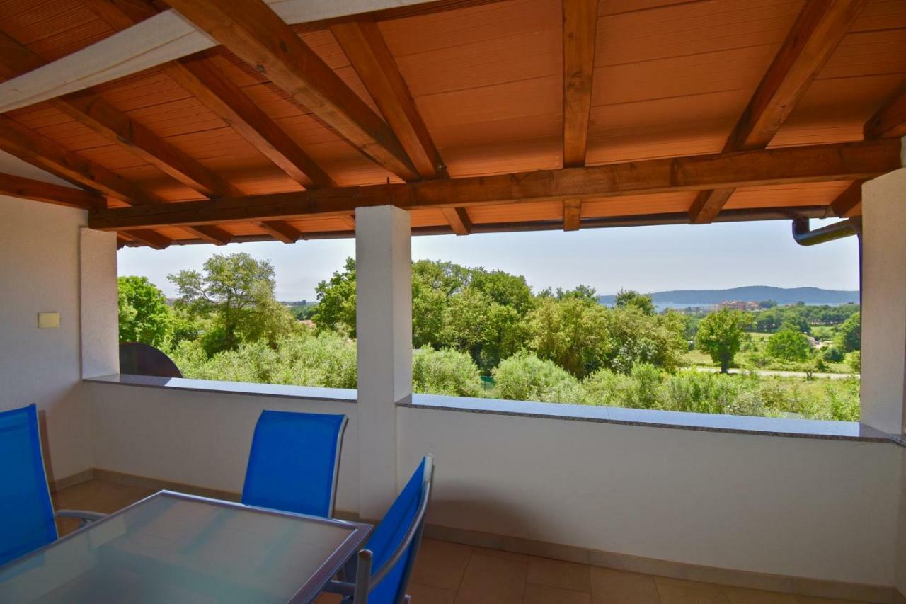 Relaxing Holiday House With Terrace Sea View Medulin Extérieur photo