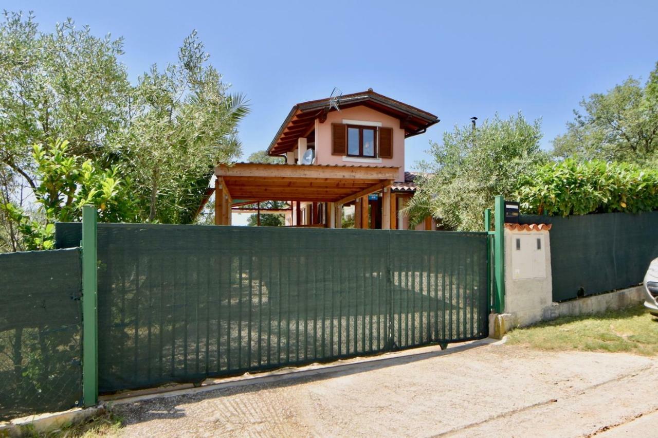 Relaxing Holiday House With Terrace Sea View Medulin Extérieur photo